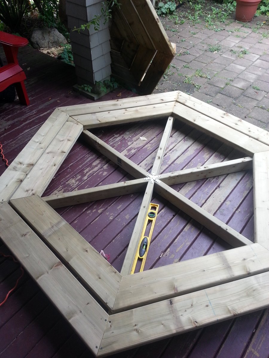 Ana White Hexagon Picnic Table - DIY Projects