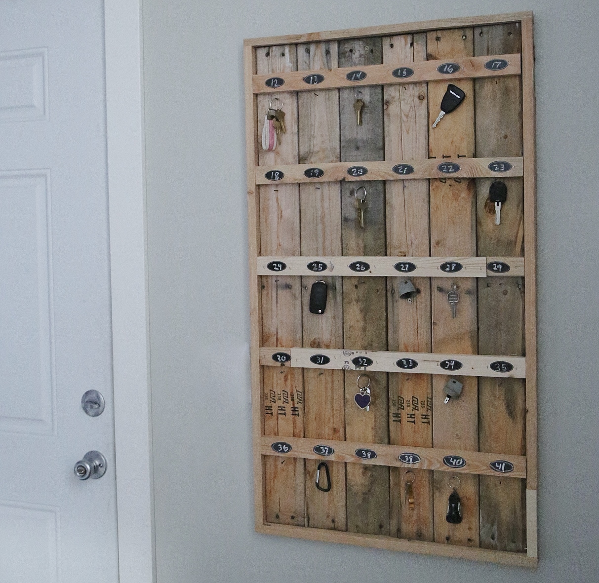 Ana White | Reclaimed Wood Pallet Hotel Key Rack - DIY ...
