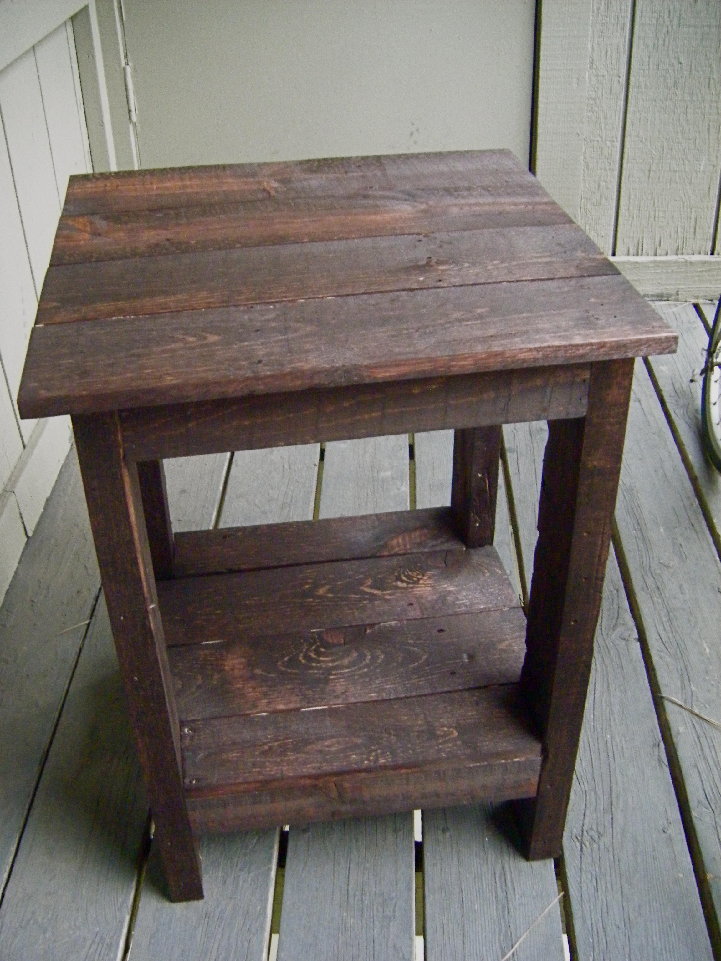 how to make wood pallet end tables | Discover Woodworking ...