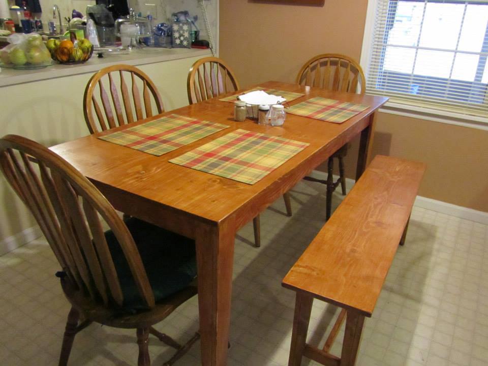 Very Narrow Dining Table / It shows that doesn't matter the size of the