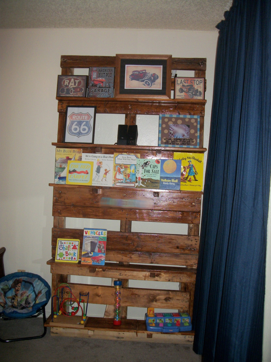 Ana White | Pallet Book Shelves - DIY Projects
