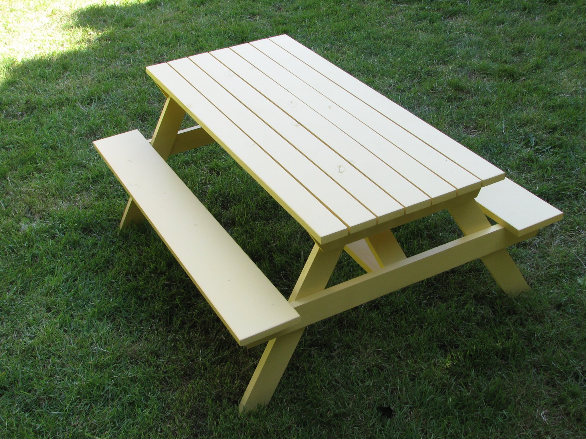 Ana White | Preschool Picnic Table with alterations - DIY ...