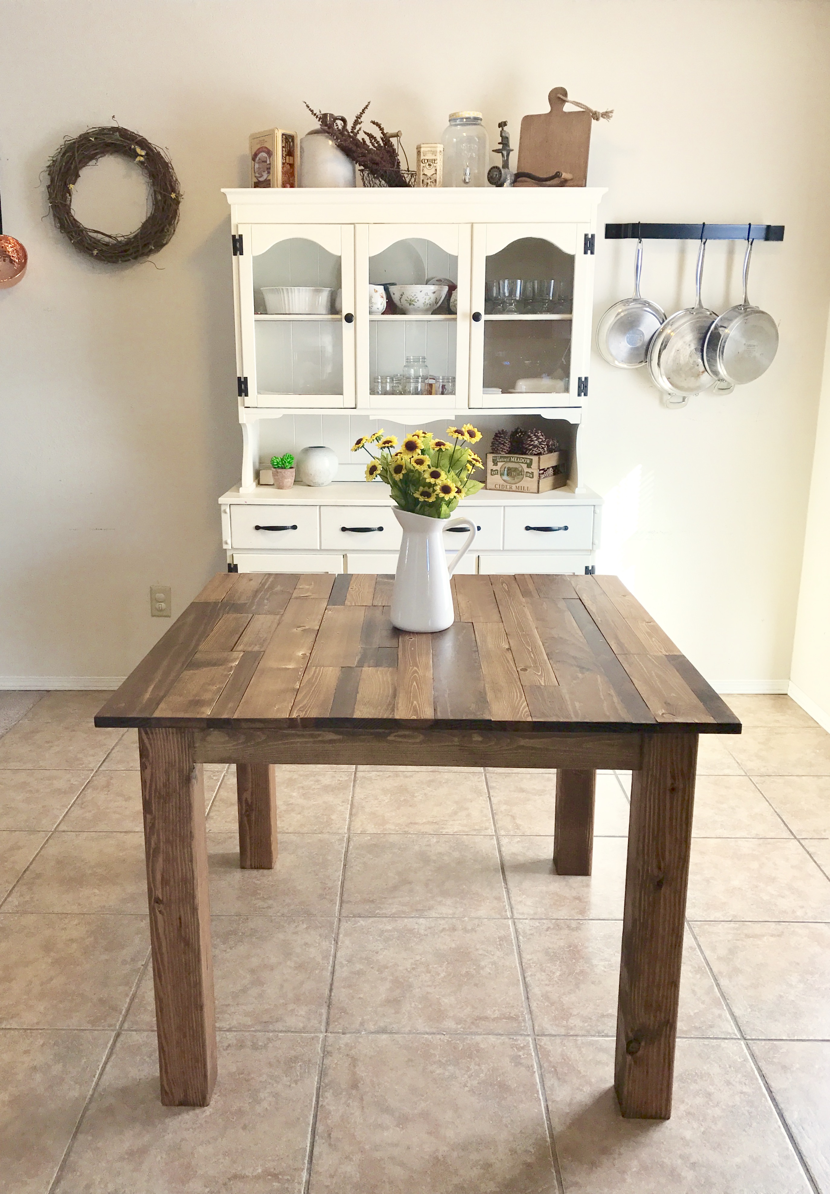 Ana White | Square Farmhouse Table - DIY Projects