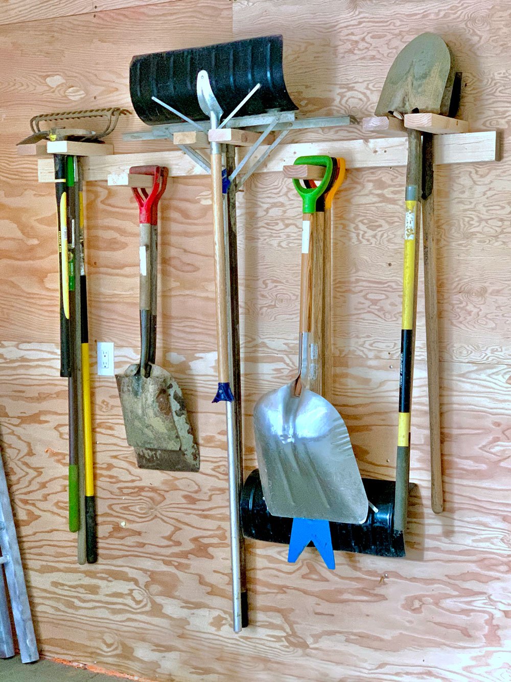 garden tool rack 2x4