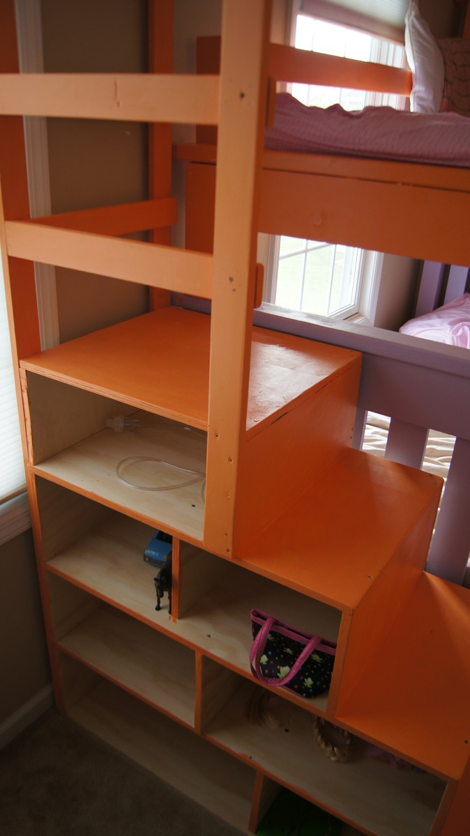 Simple Bunk bed with a triple twist and cubby steps. | Ana 