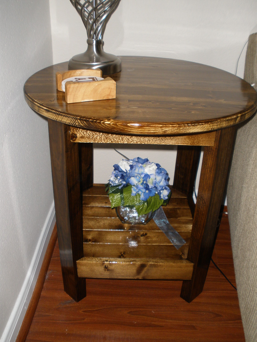 Ana White Benchright Round Side Table - DIY Projects