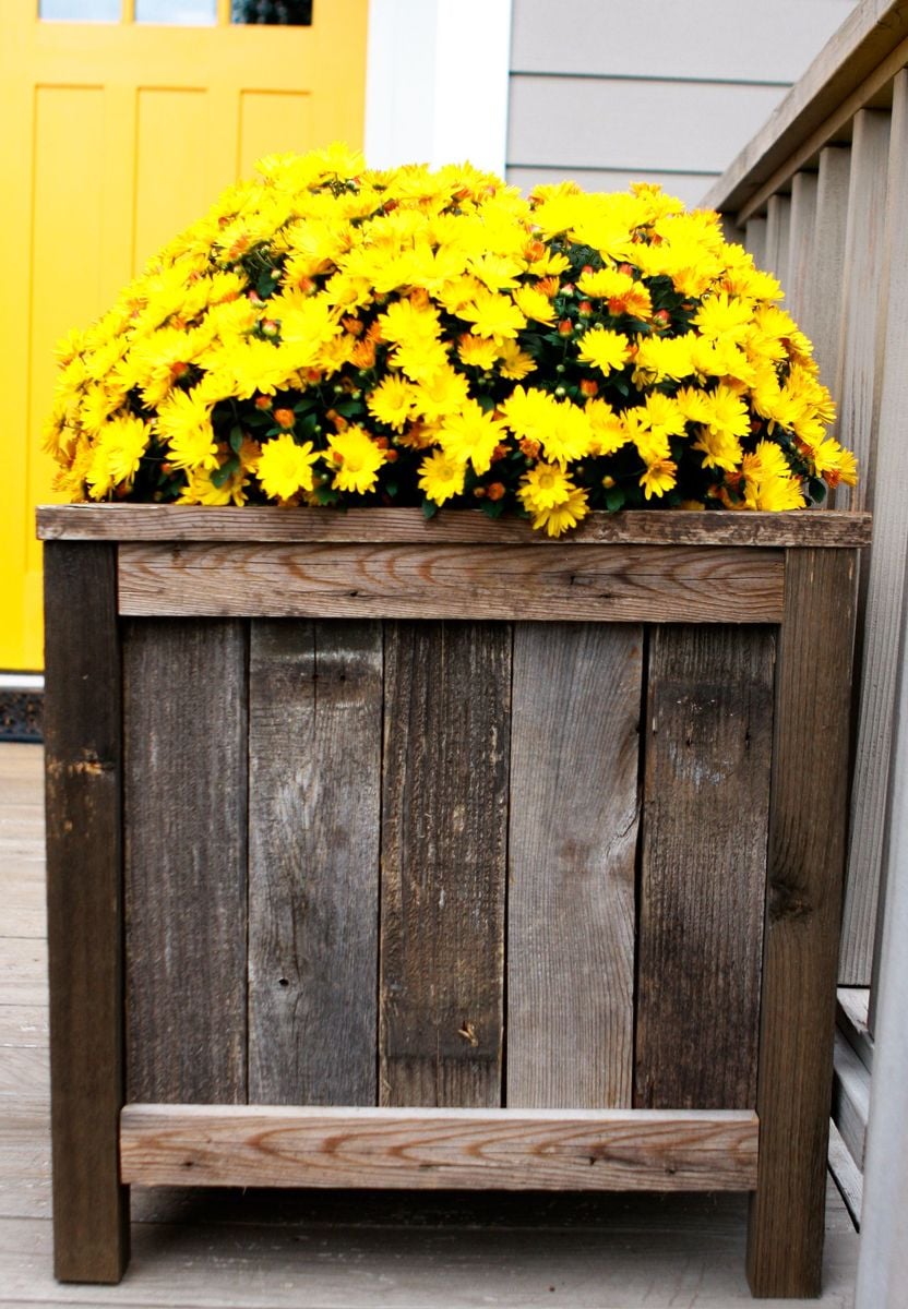 Cedar Planters made from Reclaimed Fence Pickets | Ana White