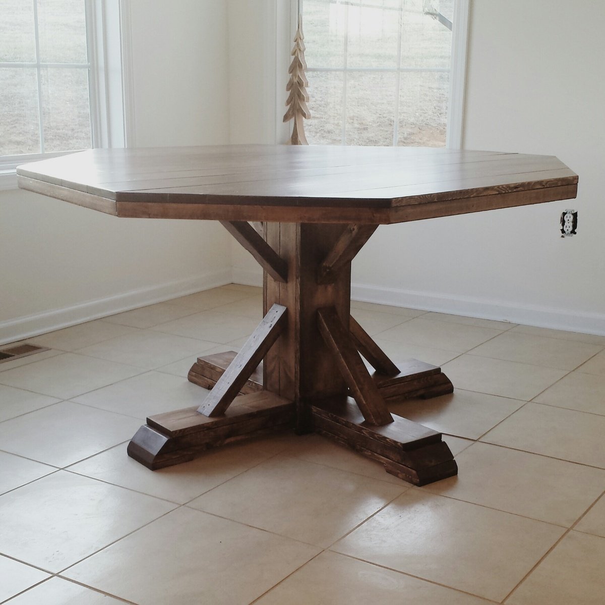 Octagon shop breakfast nook