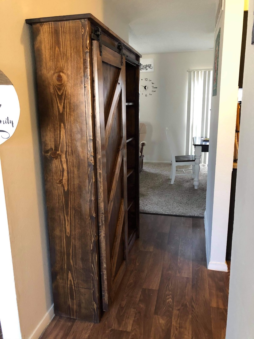 Barn door bookcase | Ana White