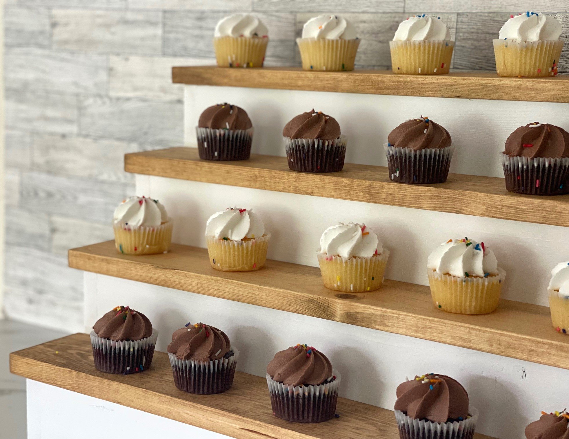 cupcake tiered display stand