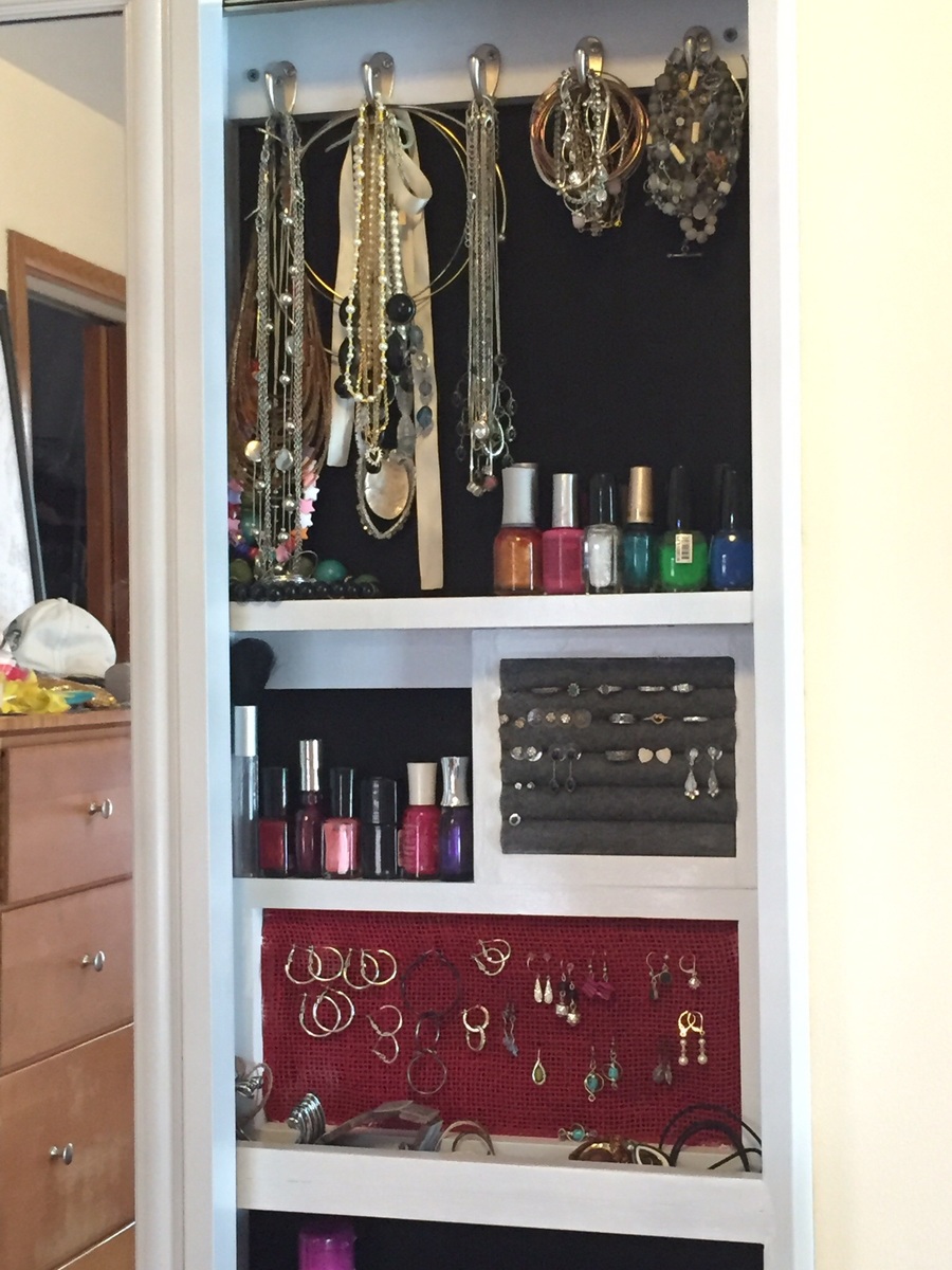 Jewelry/Makeup Storage Cabinet