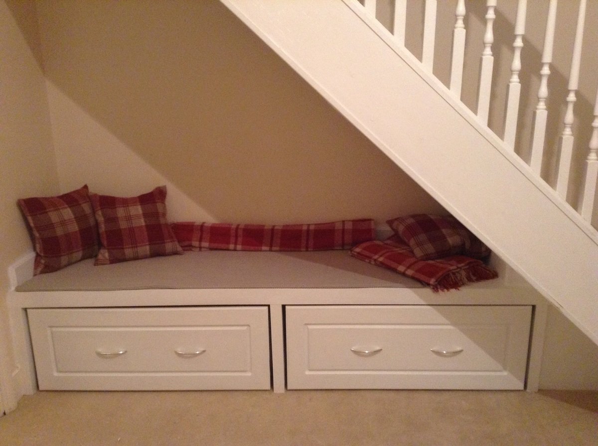 Featured image of post Mudroom Bench Under Stairs