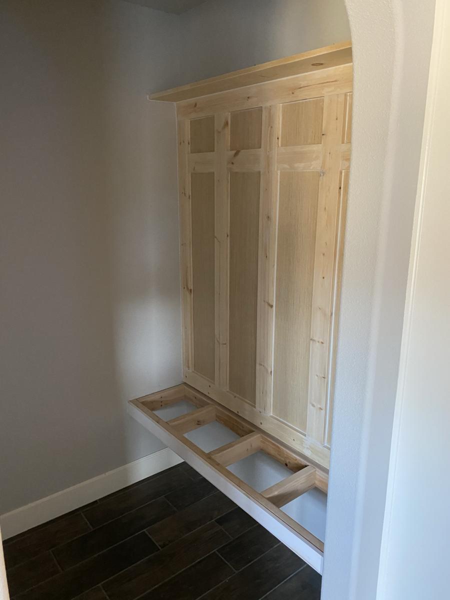 mudroom bench framing