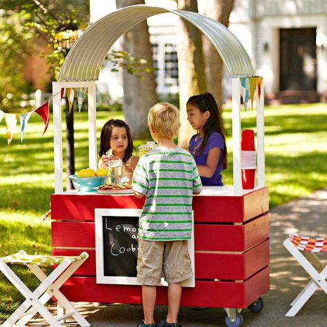 barn style lemonade play stand