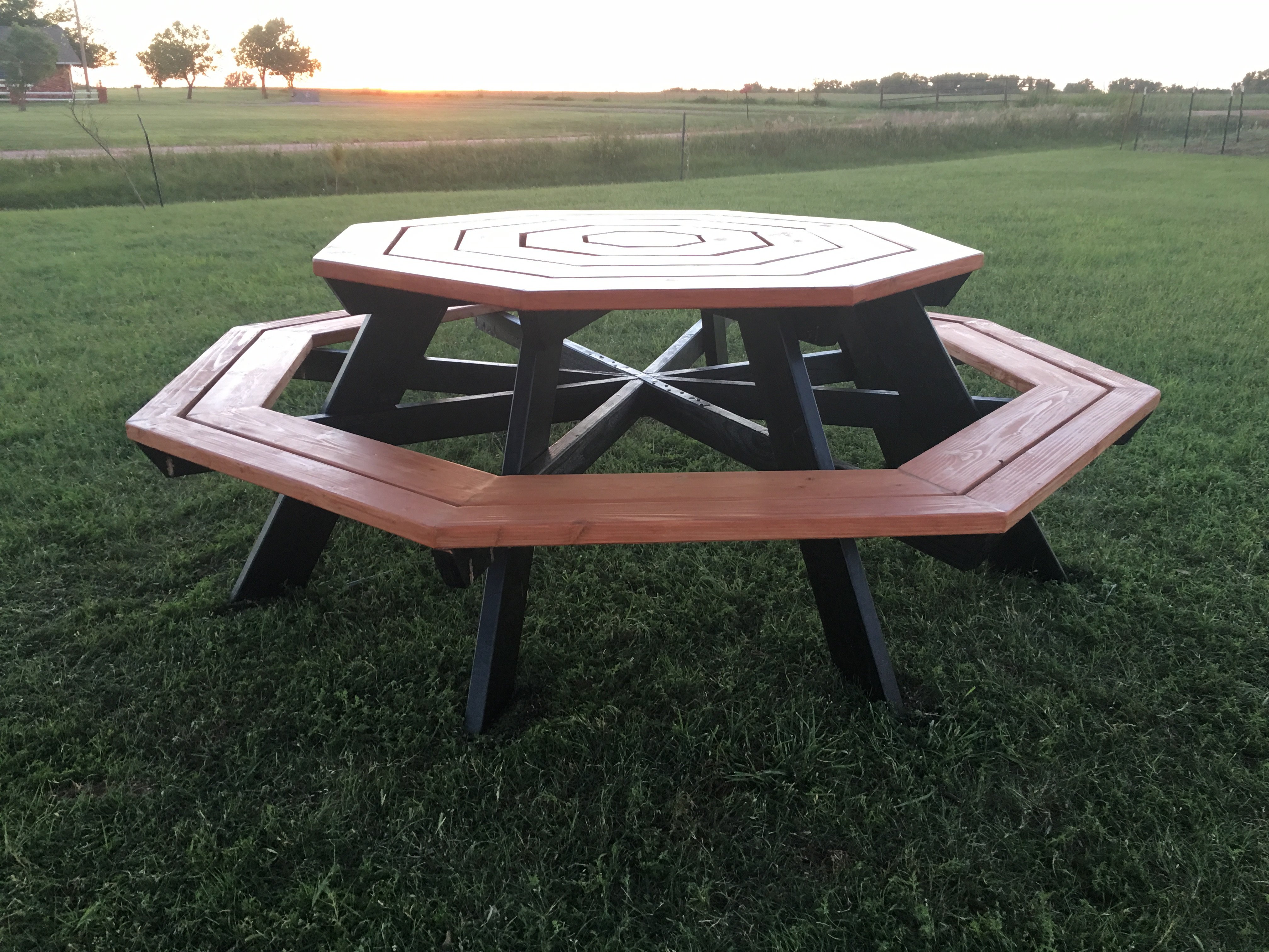 octagon picnic table closed seating