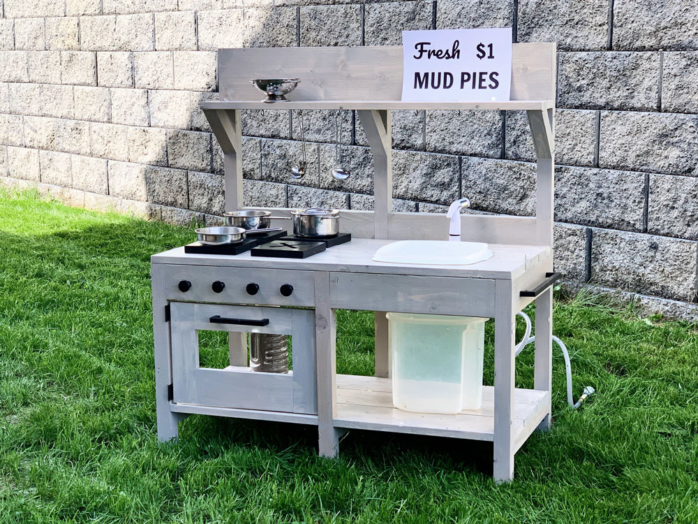 play mud kitchen