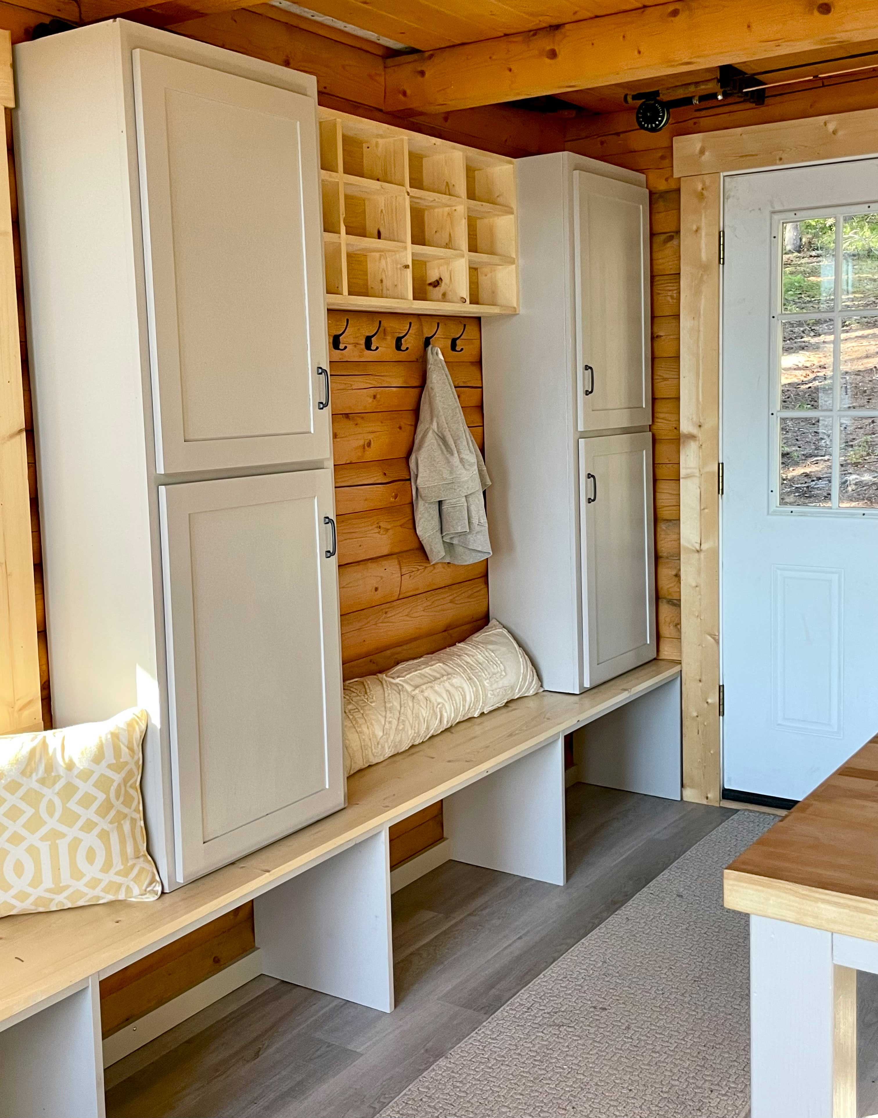 diy mudroom for cabin