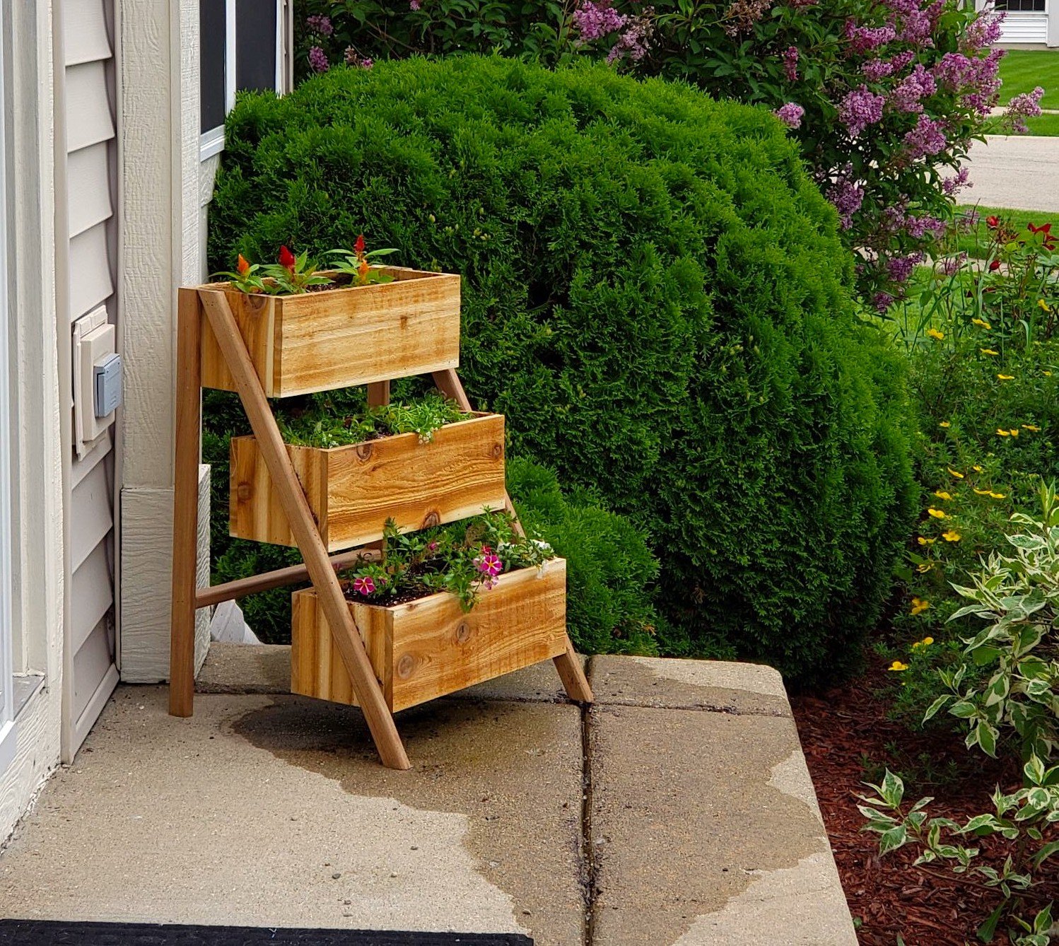 build a cedar fence picket tiered planter