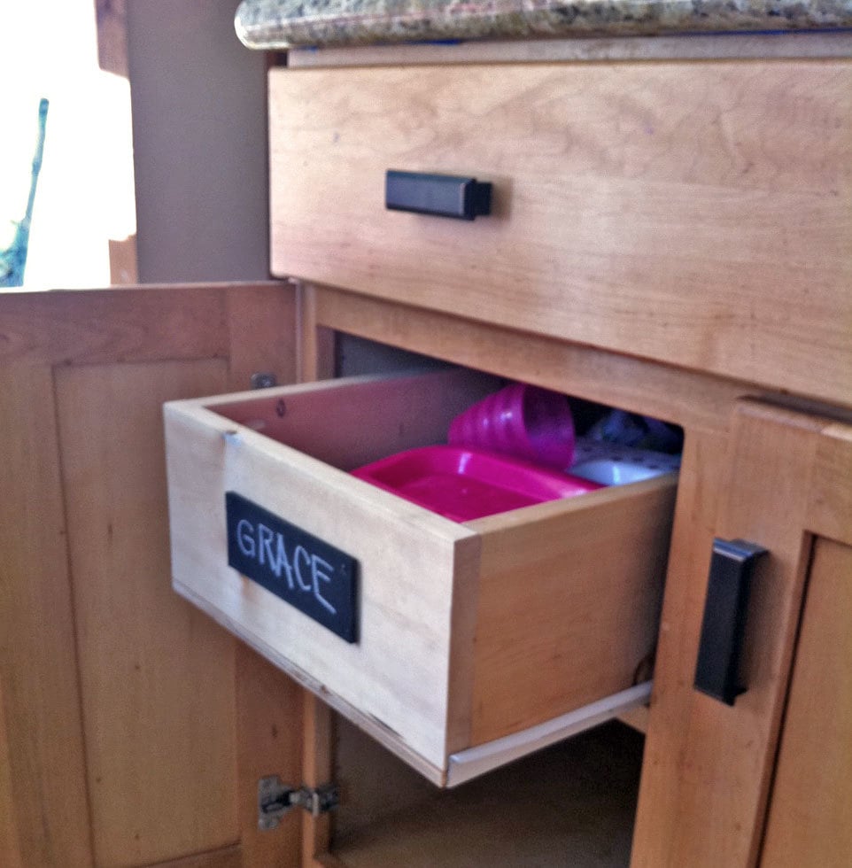pull out drawers in kitchen cabinets