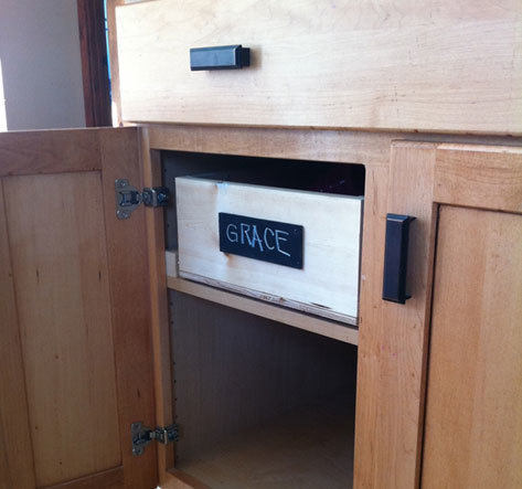 pull out drawers in kitchen cabinets